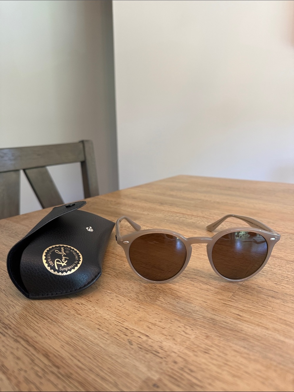 Ray-Ban Beige Round Sunglasses with Brown Lenses